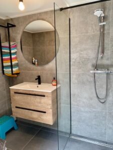 Badkamer renovatie specialist Twente: vakmanschap voor jouw droombadkamer in Hengelo, Enschede en Almelo.