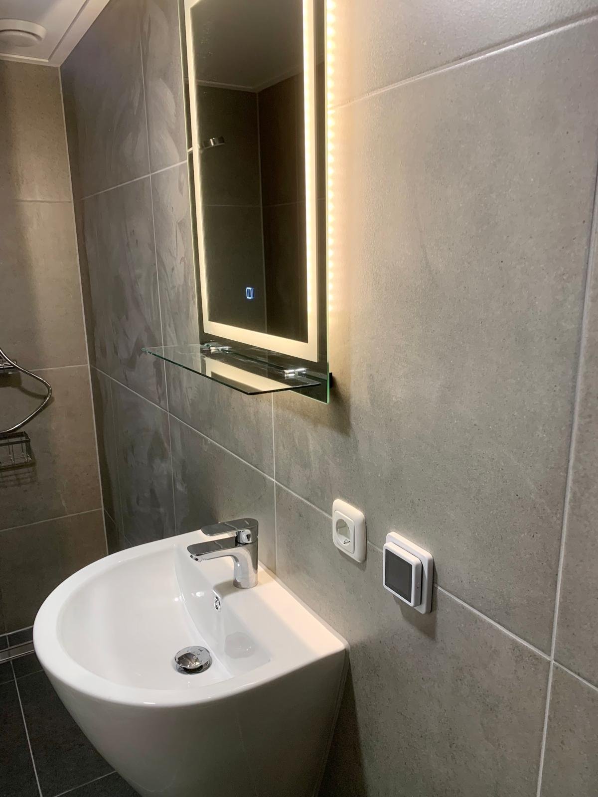 Kleine badkamer inrichten met ruimtebesparende tips voor een functionele en stijlvolle ruimte.